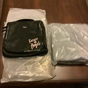 Vs train hanging travel case